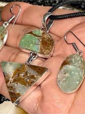 Apple Green Chrysoprase Pendant & Earrings